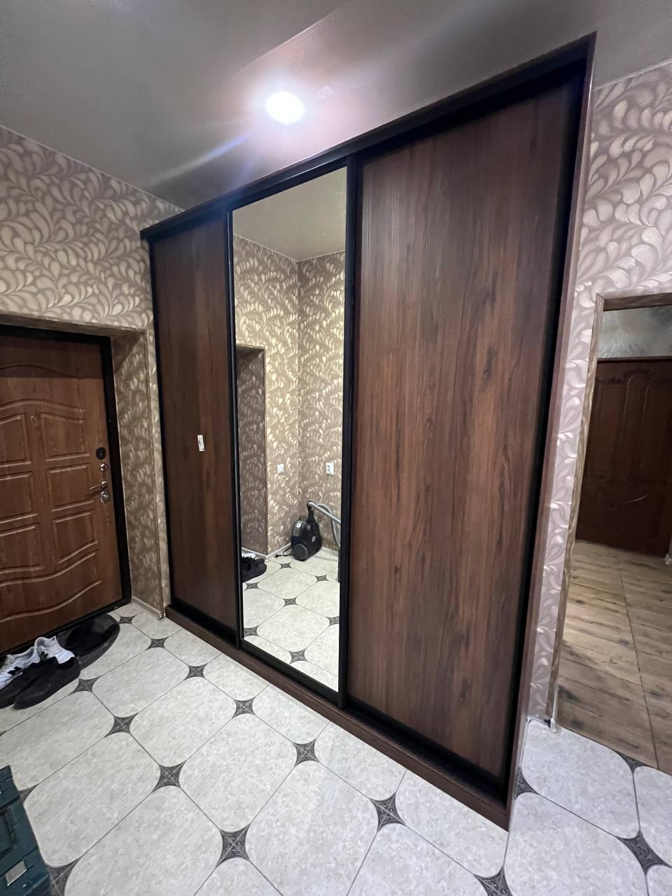 Прихожая Шкаф-купе Тёмно-коричневый орех зеркало прихожая